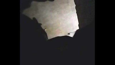 Curioso bisexual en los ba&ntilde;os de Chalco nos mamamos la verga hasta sacarnos los mecos