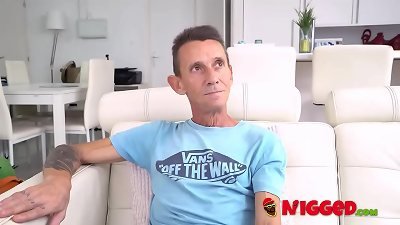 Nuru Obama deflowers an elderly dude. He had never tasted black cunny before!